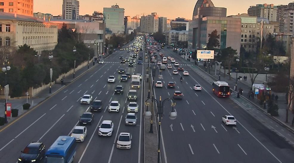 Bu həftə də tıxacla başladı