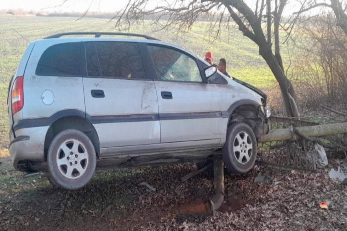 Maşın qaz xəttinə çırpıldı - Kənd qazsız qaldı