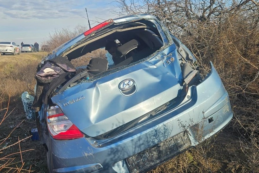 Kürdəmirdə maşın aşıb, xəsarət alanlar var