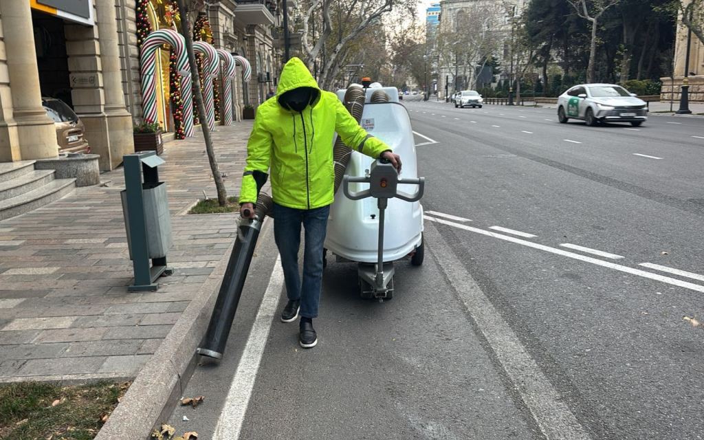 Bakı Yeni ilin səhərini təmiz qarşıladı - FOTOLAR
