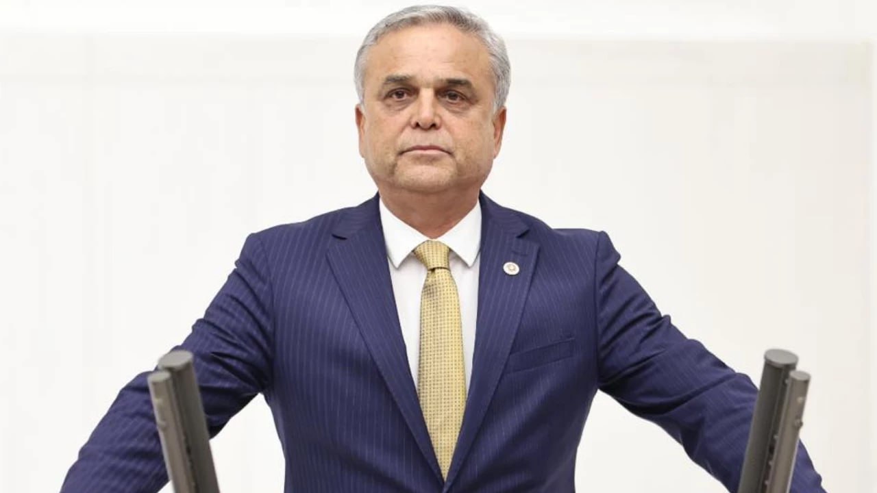 Daha bir müxalif deputat Ərdoğanın partiyasına keçir