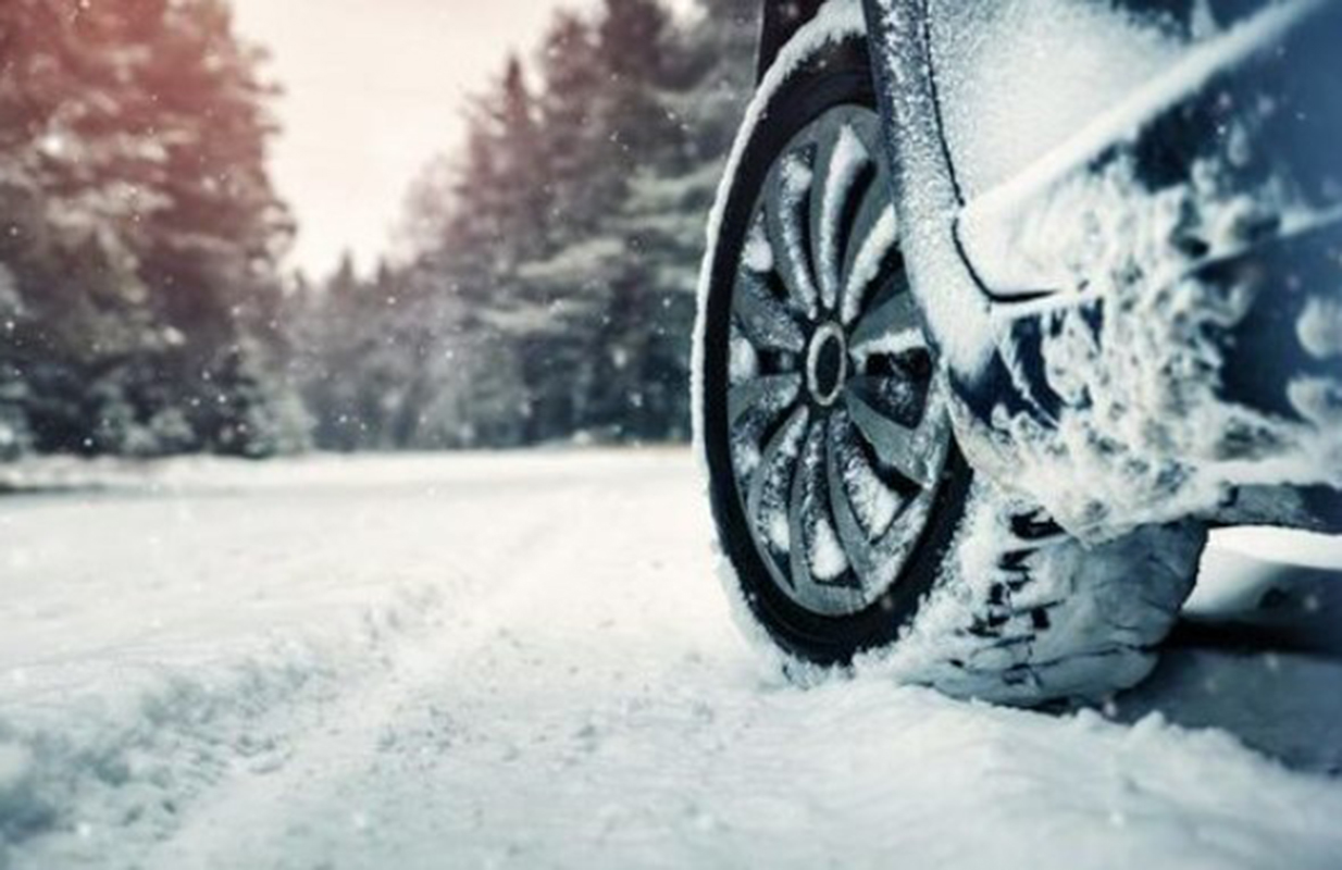 Qubada avtomobil qayadan aşdı -&nbsp;bir ailənin 3 üzvü...