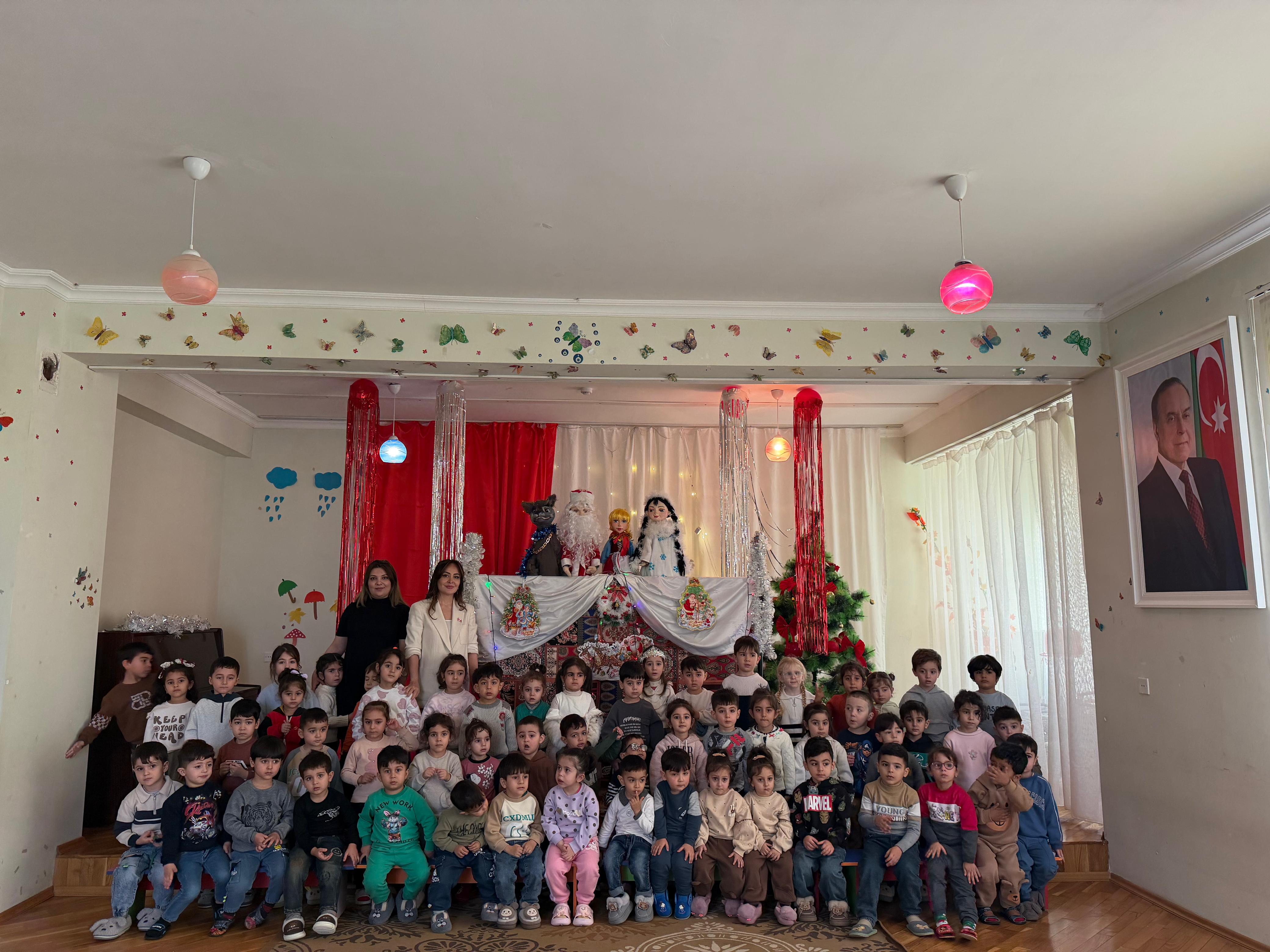 Balaca ürəklərə Yeni il sevinci - FOTOLAR