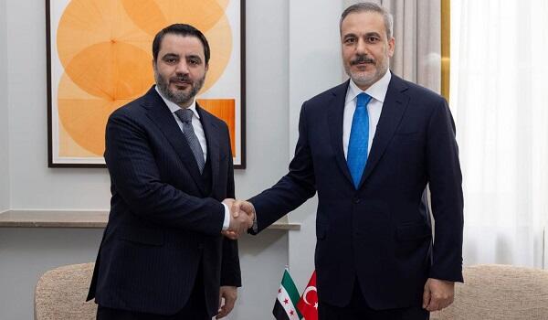 Hakan Fidan suriyalı həmkarı ilə bir arada