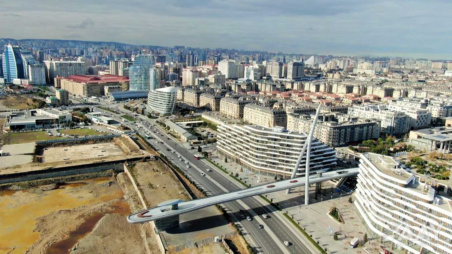 Bakıda unikal piyada körpüsü inşa edildi - VİDEO