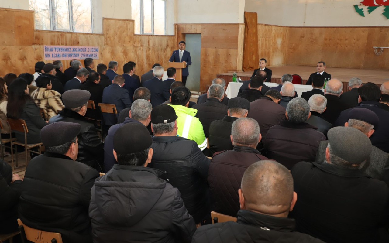 Neftçalanın icra başçısı ilin ilk səyyar görüşünü keçirdi&nbsp;-&nbsp;FOTOLAR