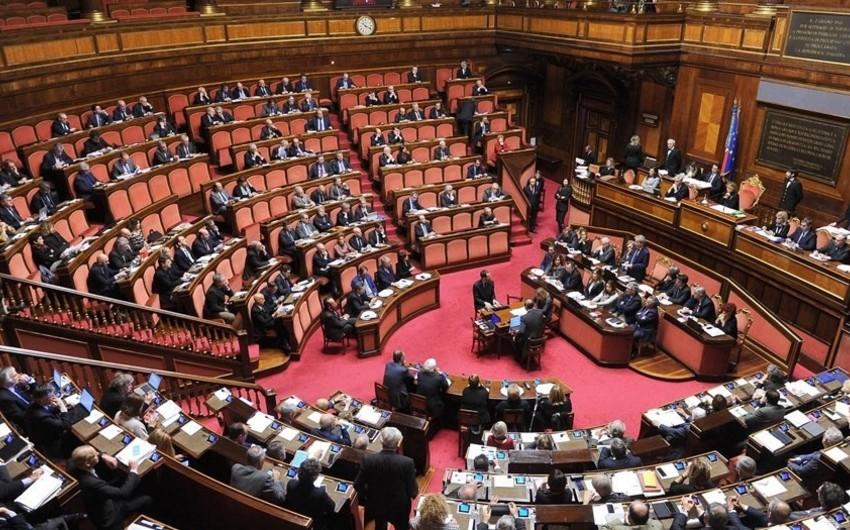 Senator&nbsp;İrandakı etirazları dəstəkləməyə çağırdı