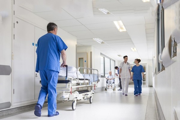 Zavodda xəsarət alan fəhlənin son durumu