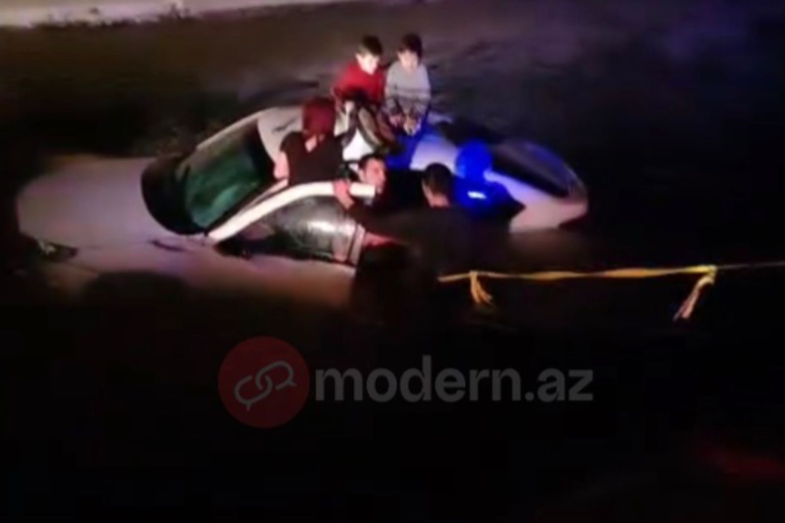 Füzulidə polis 5 nəfərlik ailəni ölümdən xilas etdi - VİDEO