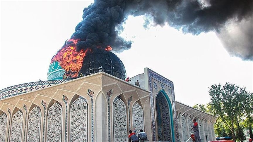 Tehranda etirazlar: 34 məscid YANDIRILDI