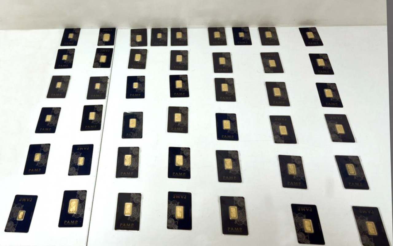 Ölkəyə qanunsuz qızıl külçələr gətirmək istədilər