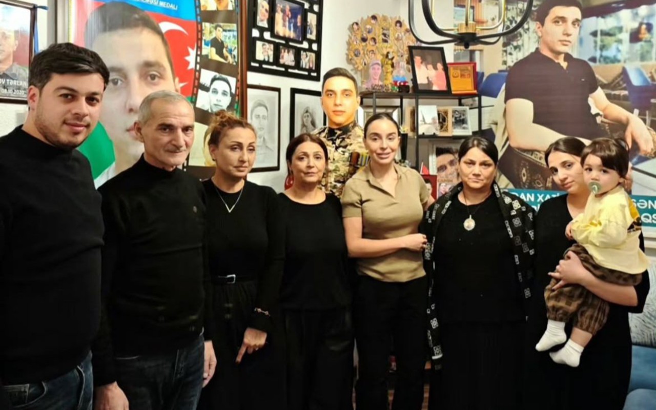Leyla Əliyeva şəhid ailəsini ziyarət etdi&nbsp;- FOTOLAR