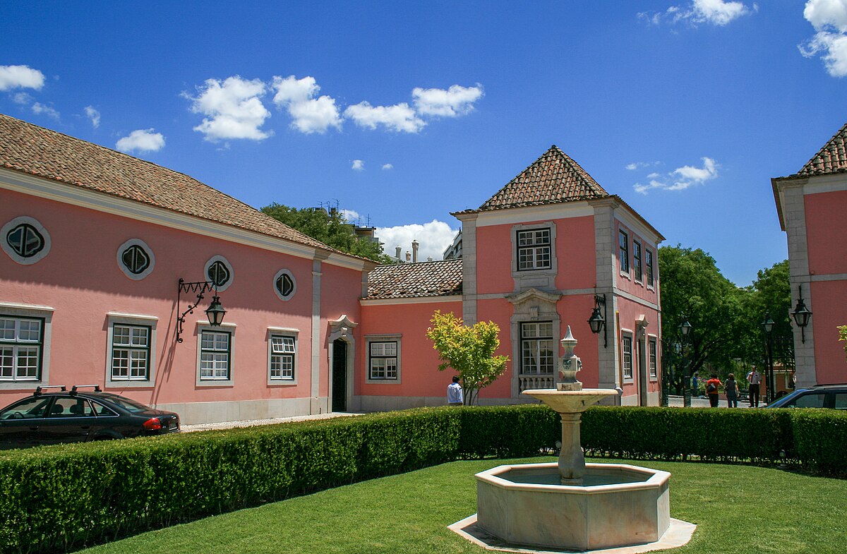 Daha bir&nbsp;ölkə İrandakı səfirliyi bağlayır