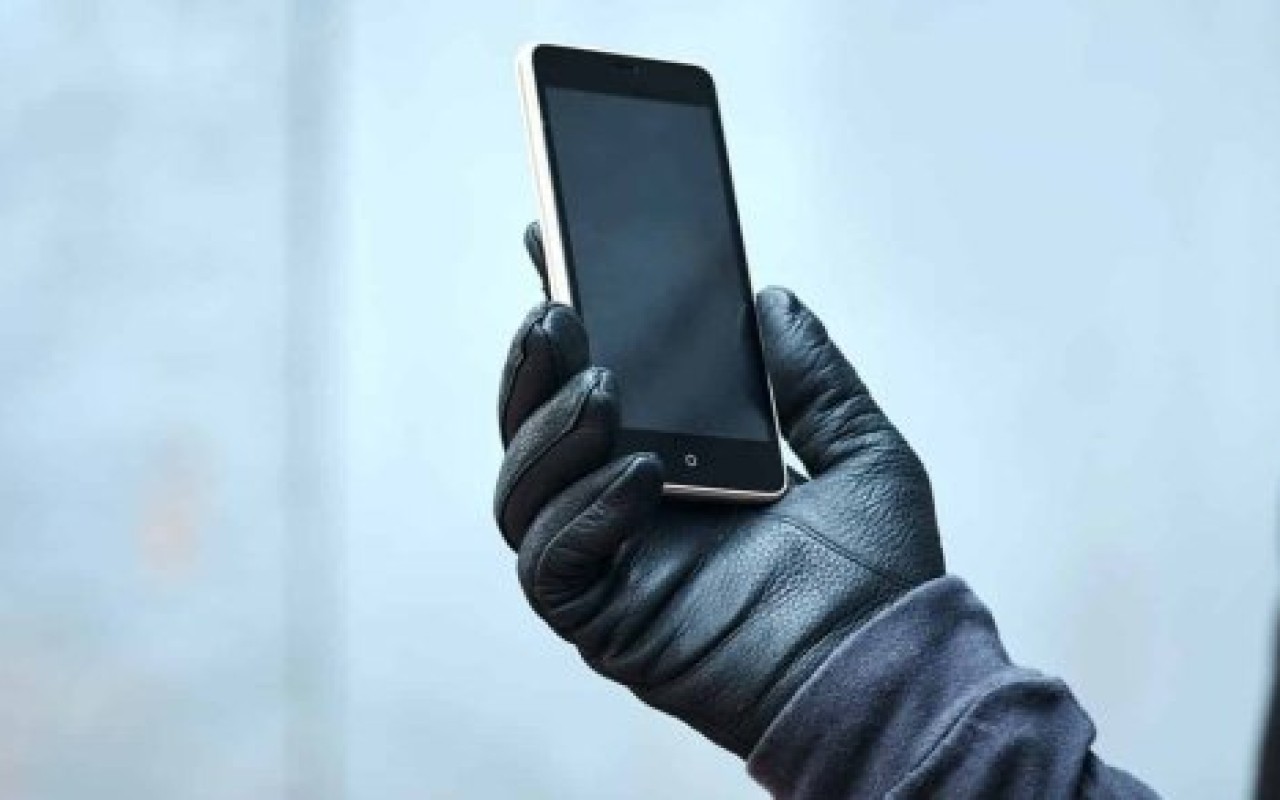 Restorandan iki ədəd mobil telefon oğurlandı