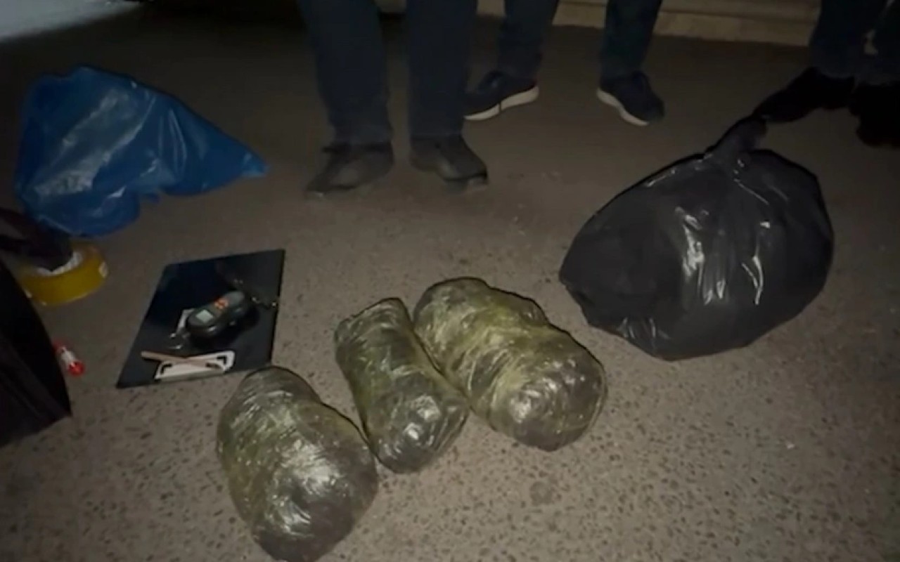 Bakıda&nbsp;narkokuryerdən 5 kq marixuana aşkarlandı - VİDEO