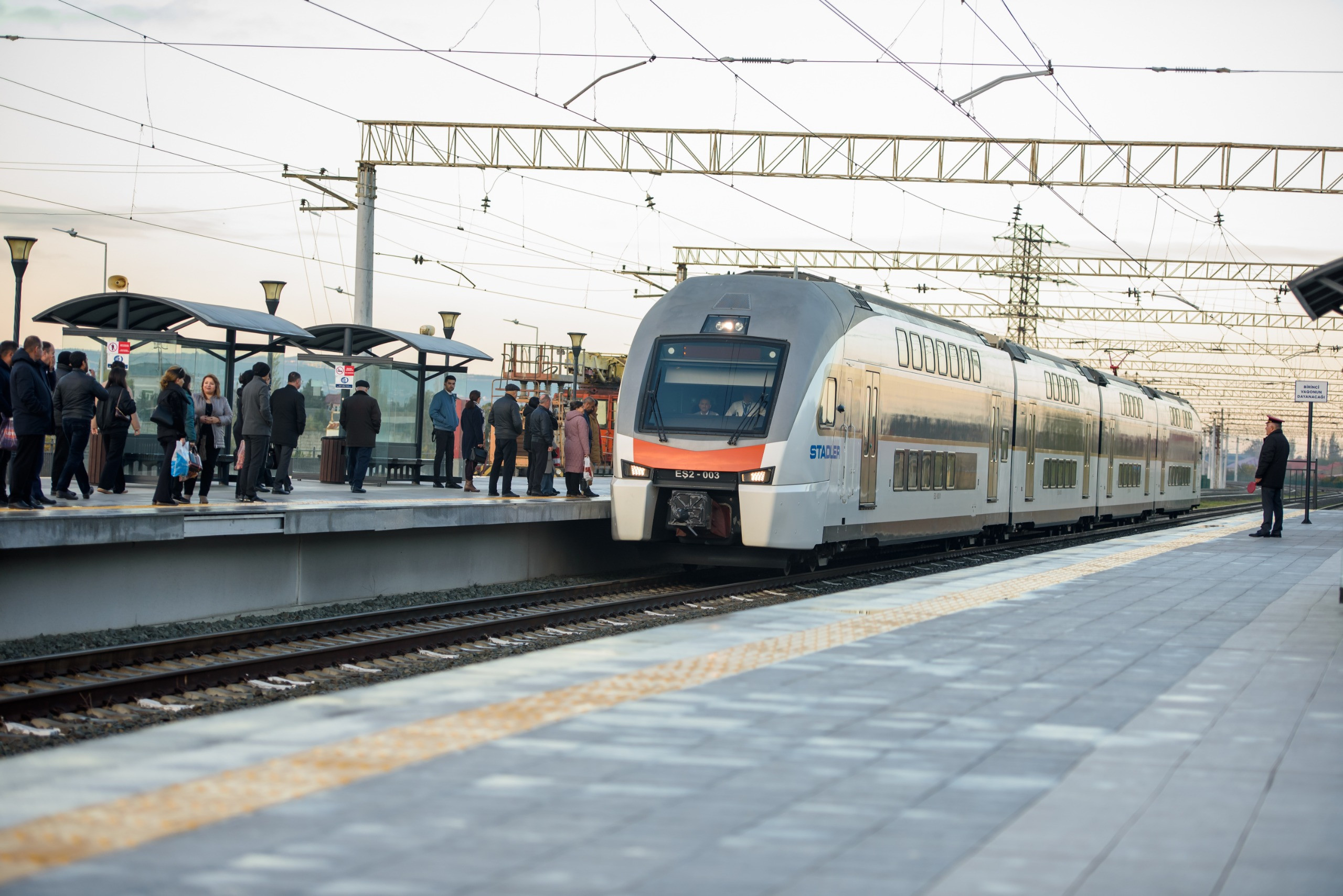 Xırdalana qatarla gedənlərin NƏZƏRİNƏ!