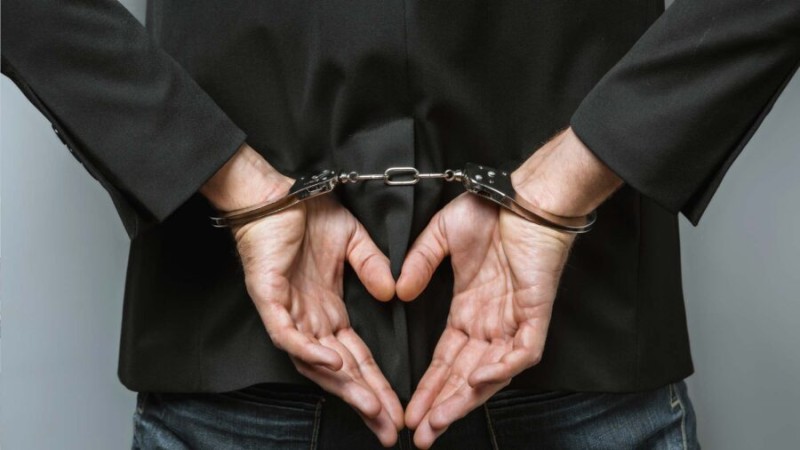 5 individuals who committed theft were detained