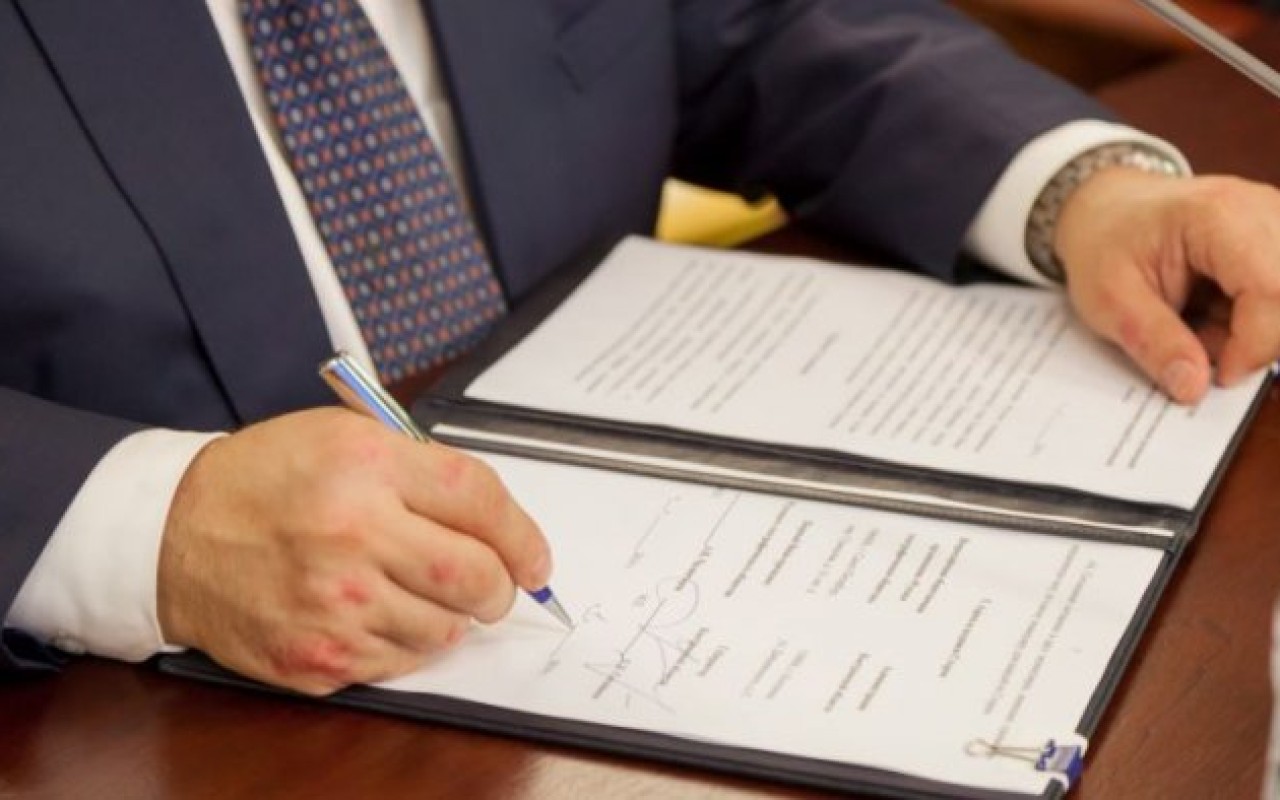 Xüsusi icra məmurları ilə bağlı&nbsp;QƏRAR