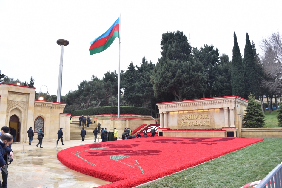 Diplomatlar Şəhidlər xiyabanını ziyarət etdilər