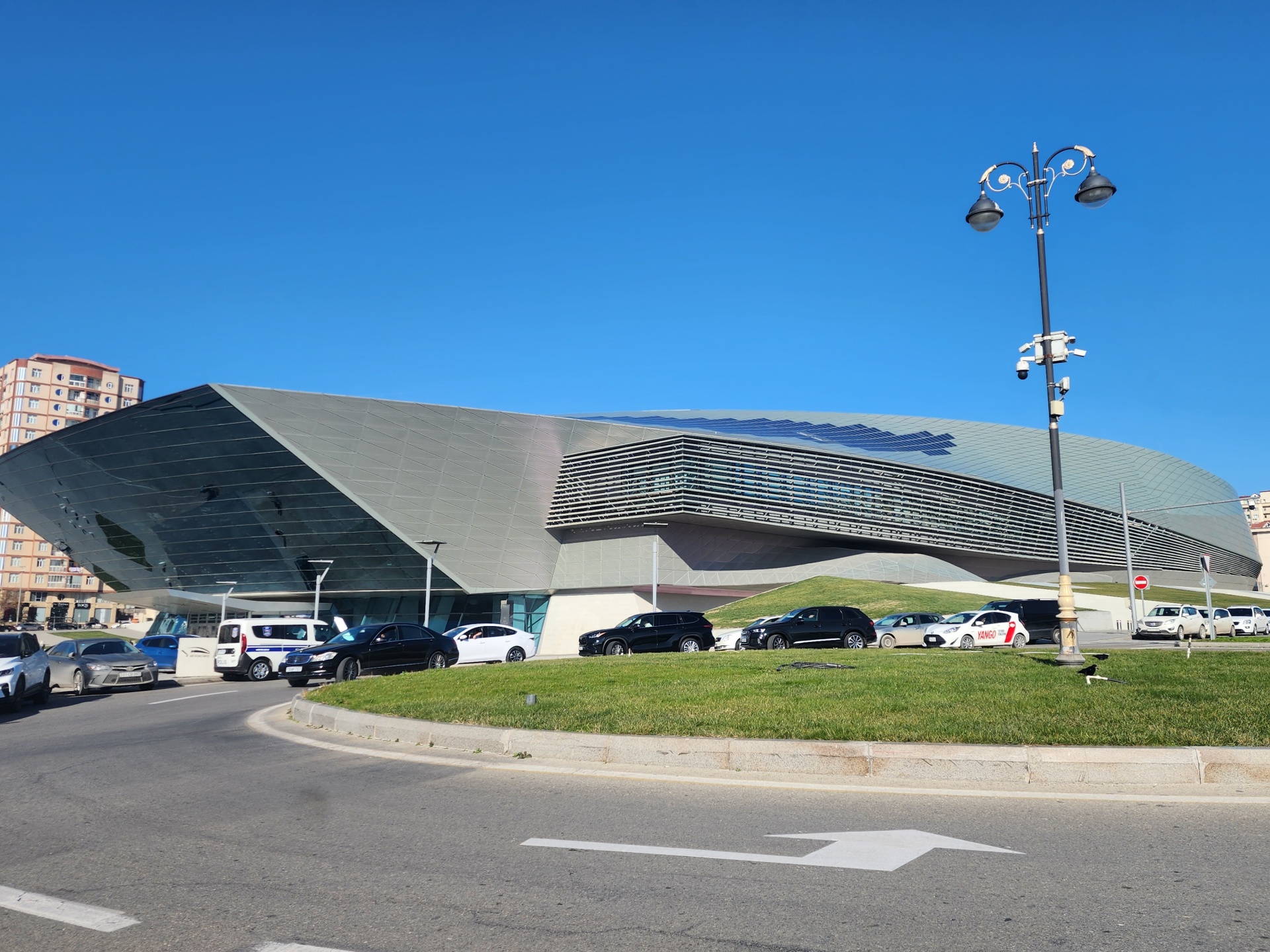 Dövlət qurumu 3 milyona&nbsp;xidməti maşınlar alacaq