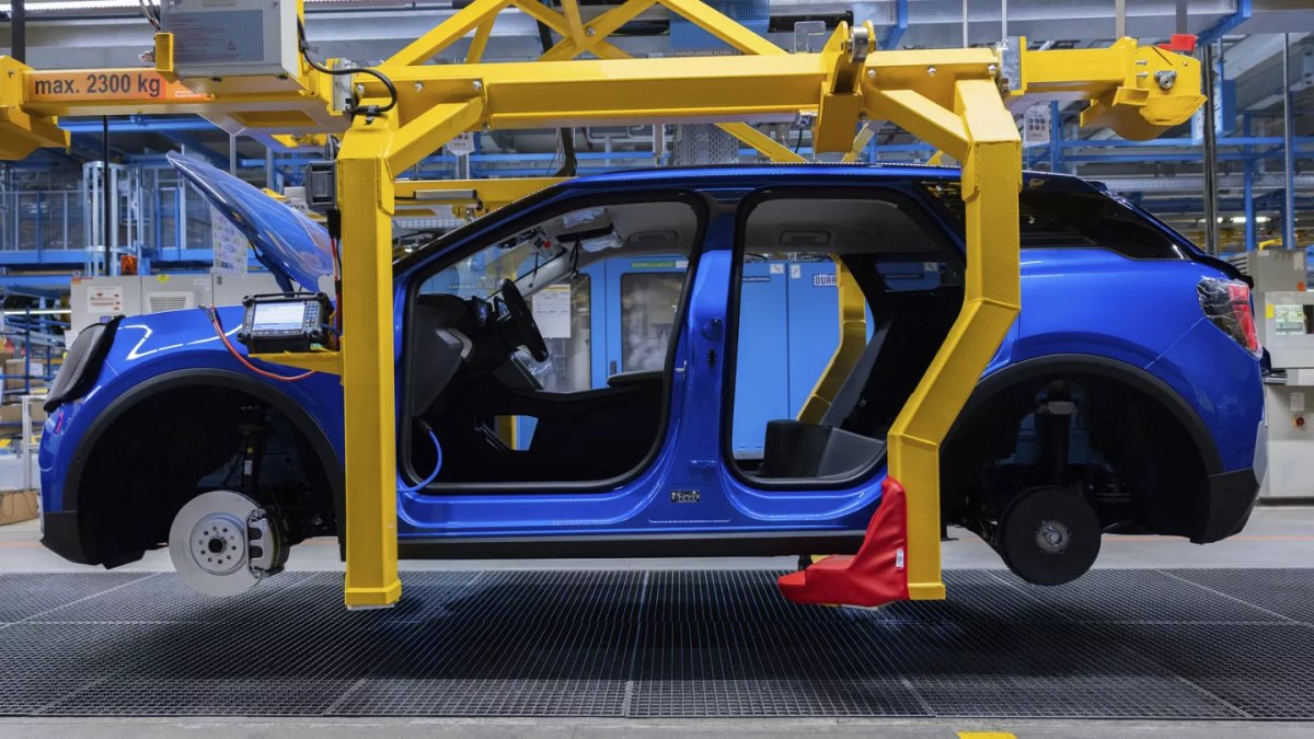 Tramp Avropa avtomobil sənayesinə zərbə vurdu