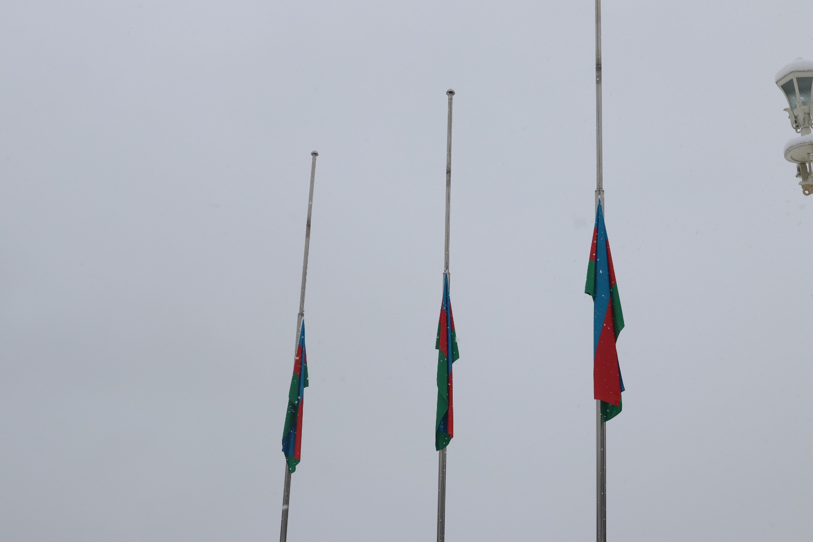 Xankəndi, Xocalı və Ağdərədə bayraqlar yarıyadək endirilib