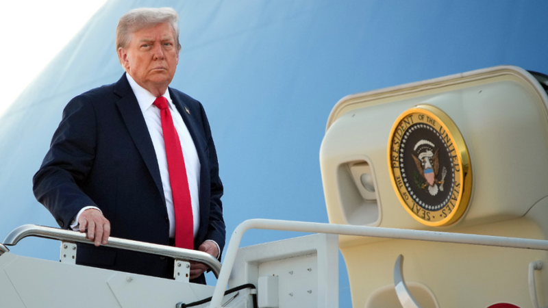 Trampın Davosa uçan təyyarəsində&nbsp;problem yarandı - ABŞ-yə qaytdı