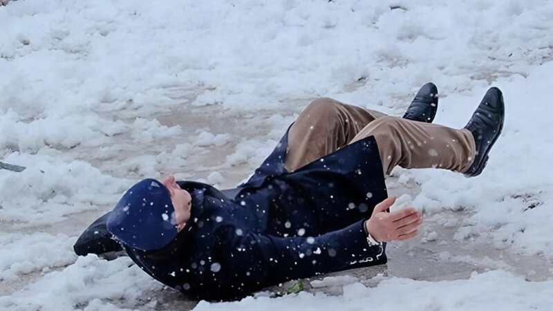 Qarlı havada 15 nəfər xəsarət aldı