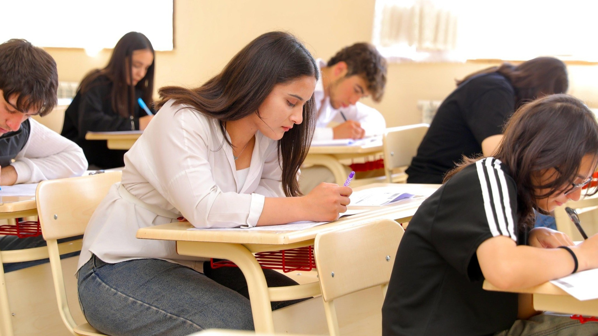 Buraxılış və qəbul imtahanlarının vaxtı AÇIQLANDI