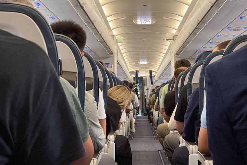 Təyyarədə fövqəladə vəziyyət -&nbsp;təcili enişə hazırlaşır