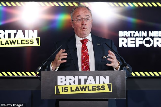 Özünü Putinə oxşadan polis komissarı istintaqa çağırıldı