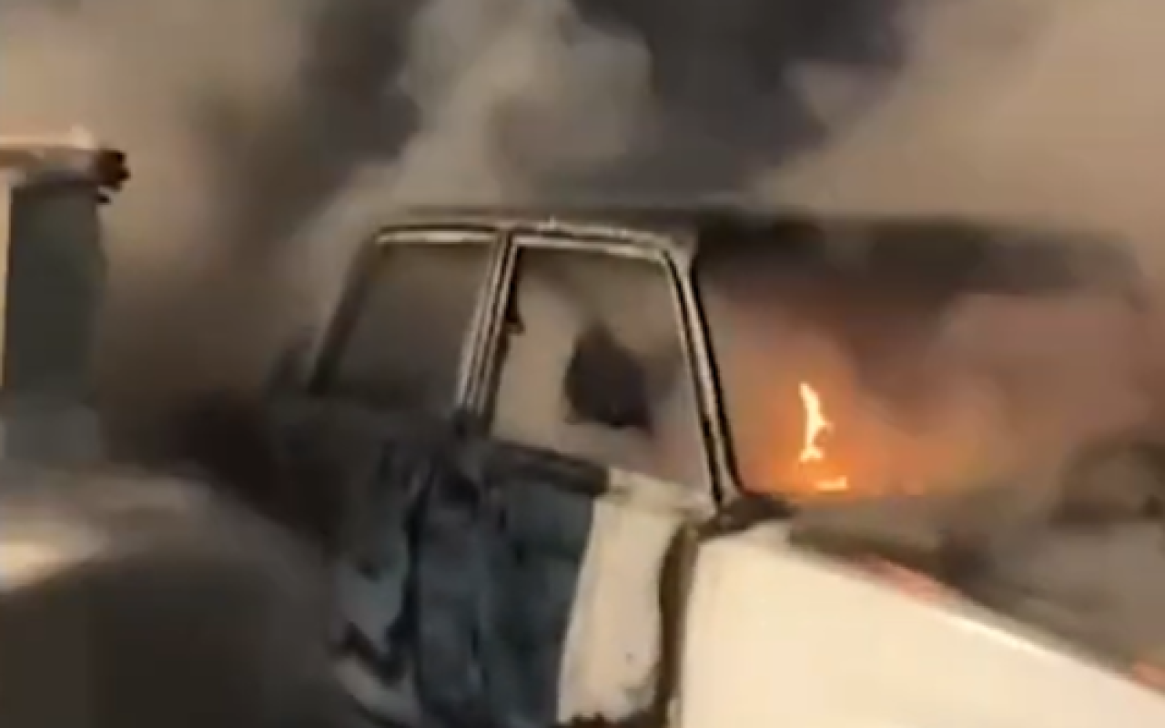 Bakıda təmir sexində avtomobil yandı -&nbsp;VİDEO