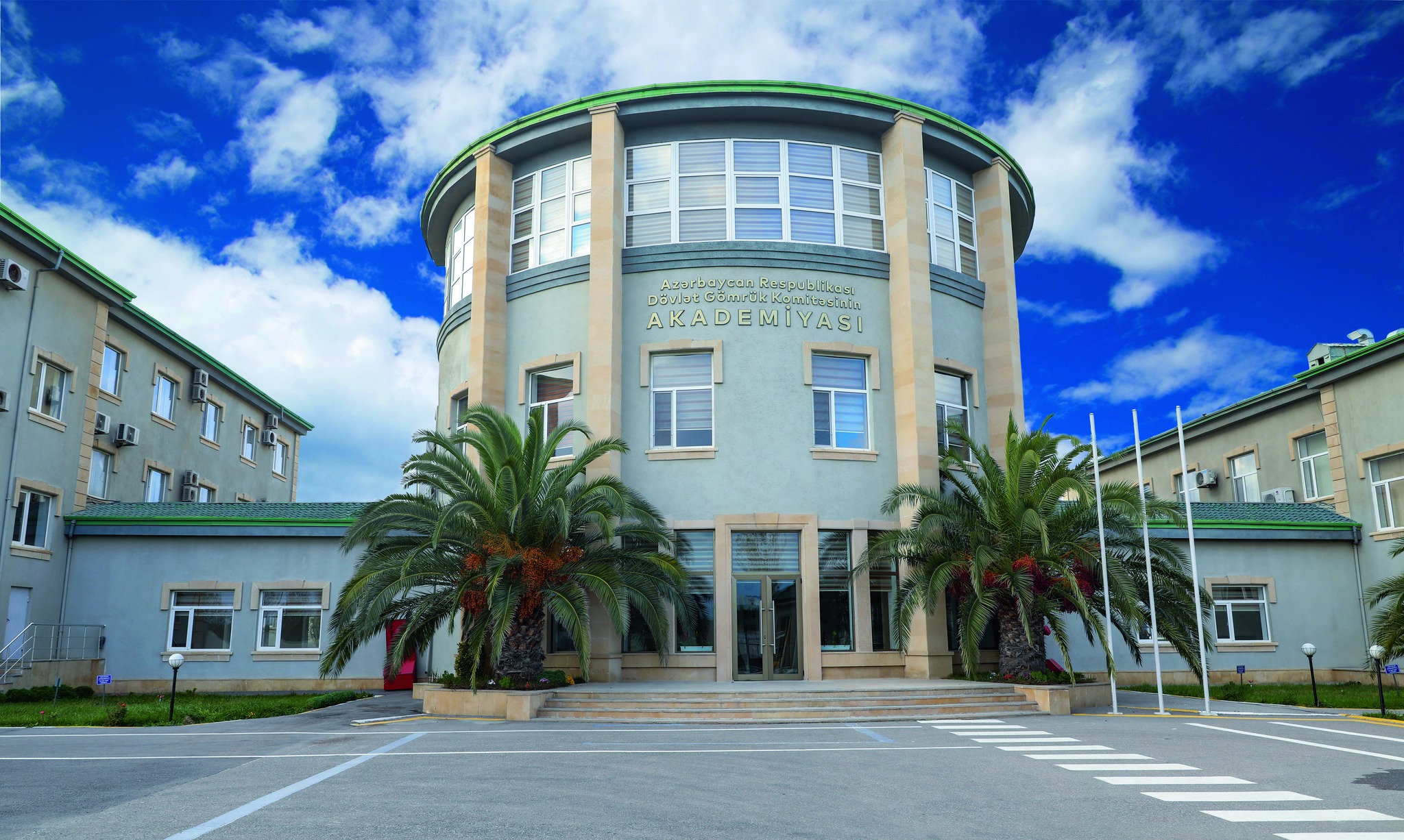 Gömrük Akademiyasını məzunlarına döş nişanı veriləcək