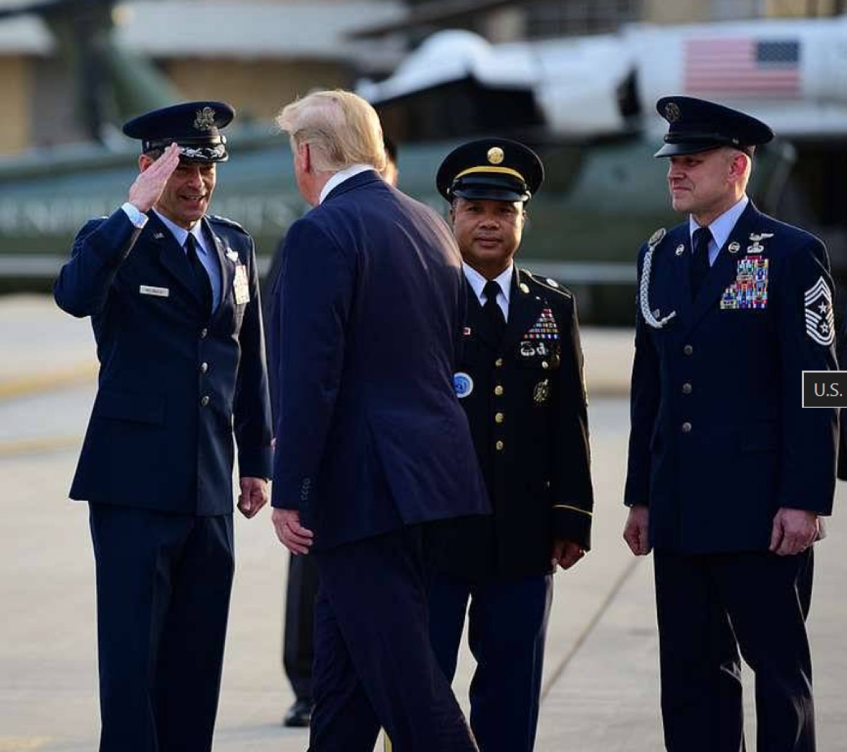 Tramp hərbi komandanlıqla görüşdü