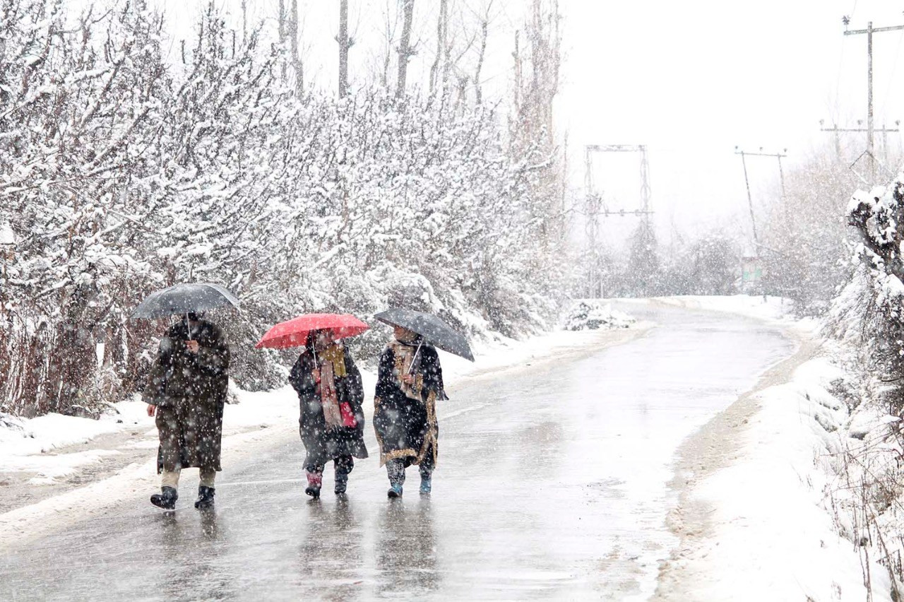 Rain in Baku, snow in the regions