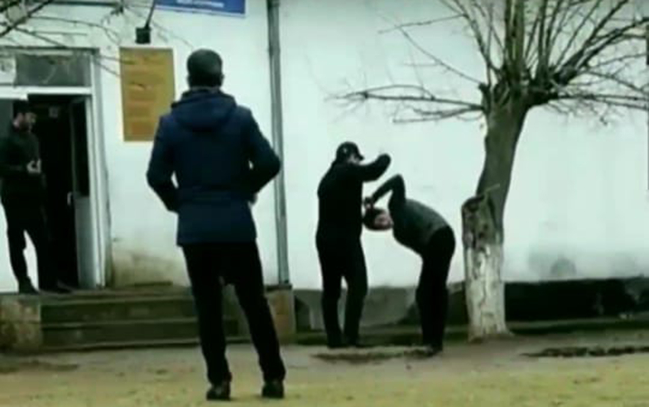 Məktəb direktoru şagirdi döyüb?&nbsp;- Açıqlama