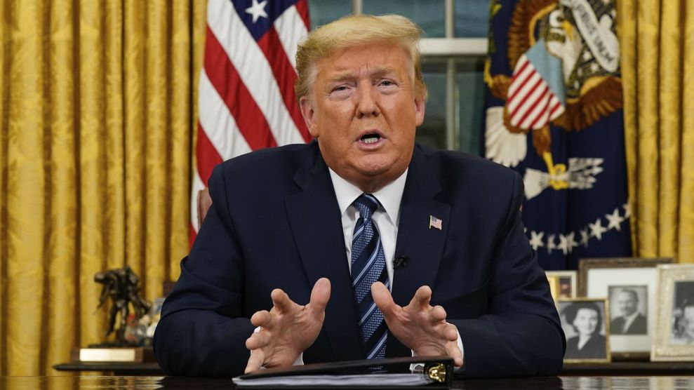 Tramp&nbsp;ABŞ-də fövqəladə vəziyyət elan etdi