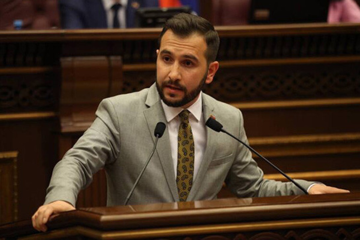 Fraksiya rəhbərinin malikanə alması araşdırılır