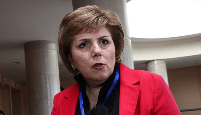 Keçmiş nazirə 4,5 illik həbs cəzası kəsildi və əfv olundu