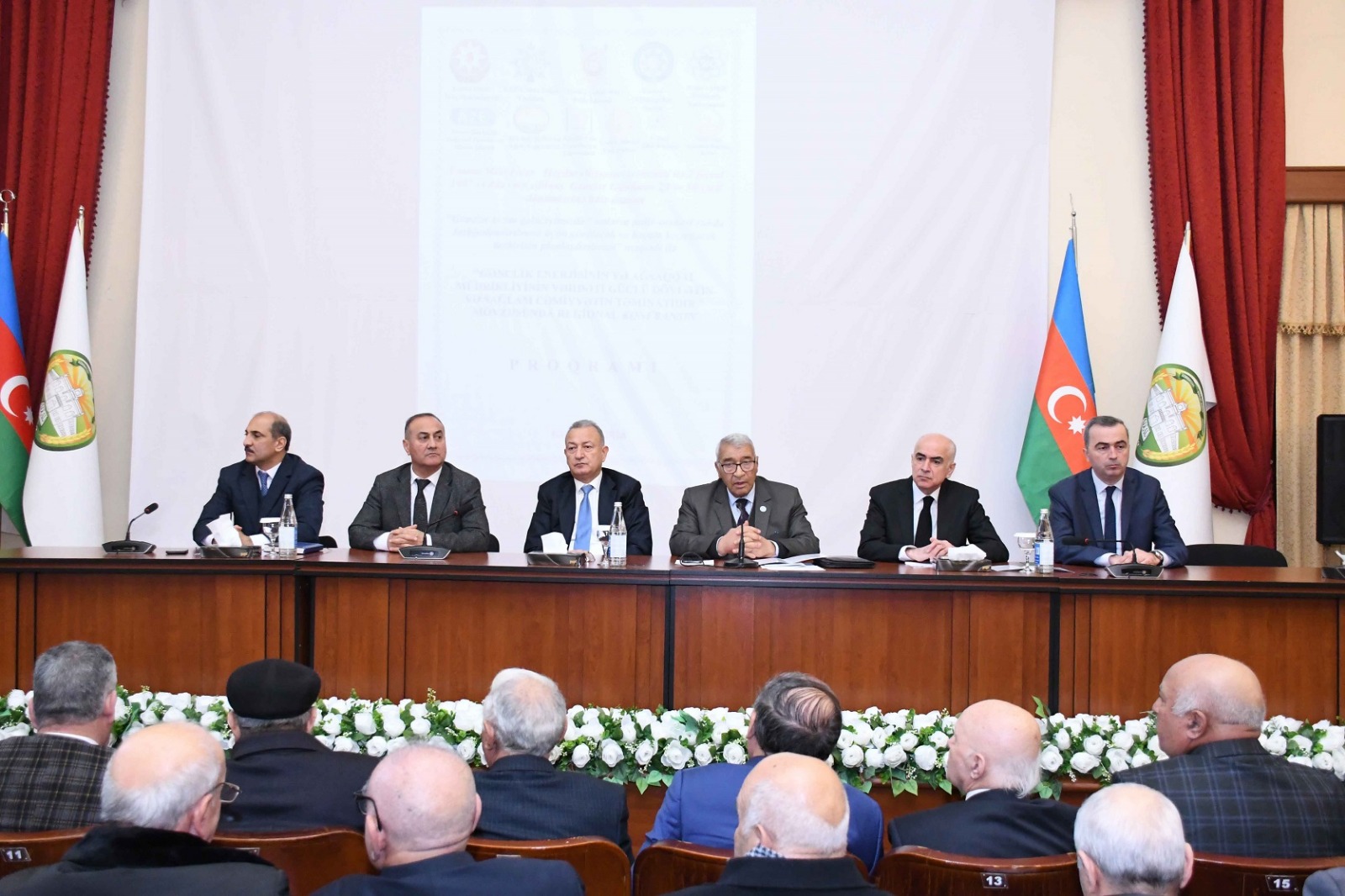 Gəncədə Gənclər Gününə həsr olunan regional konfrans - FOTOLAR