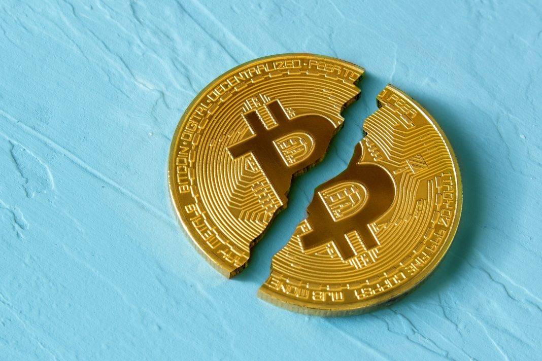 Kriptobazarda sarsıntı:&nbsp;"Bitcoin" 10 ay sonra kəskin ucuzlaşdı