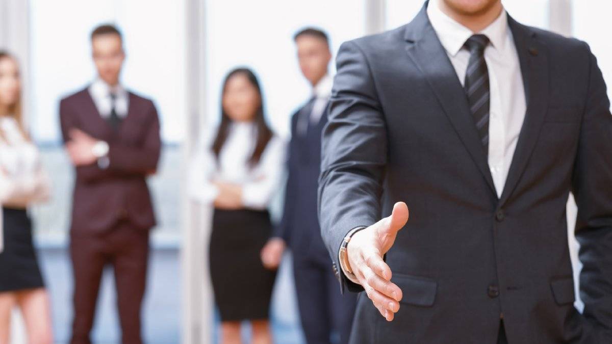 Dövlət qurumlarında çox sayda ixtisarlar var - Fazil Mustafa