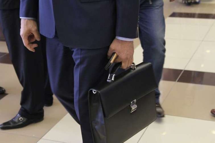 Bu məmurların vahid geyim forması və nişanı olacaq