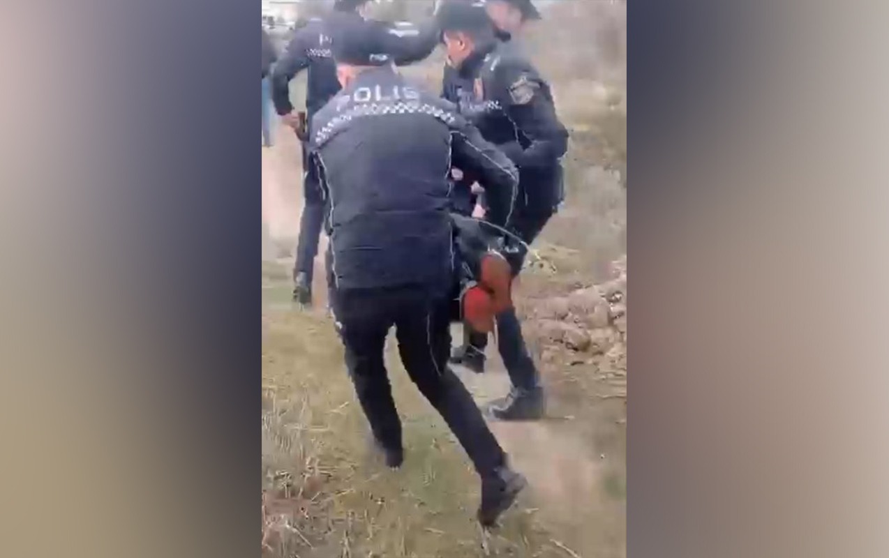 Polis kanala düşən azyaşlını xilas etdi&nbsp;- VİDEO