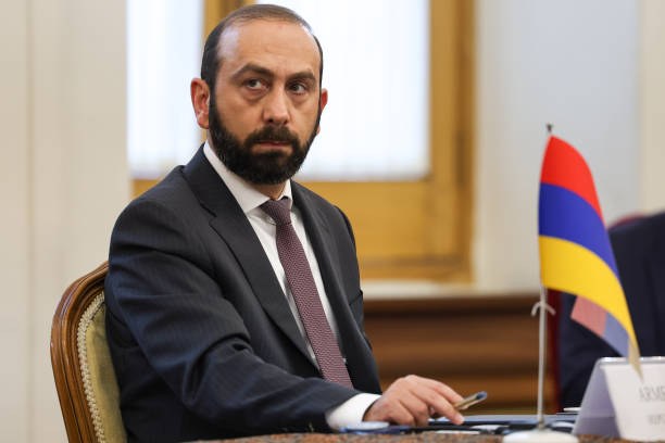 Mirzoyan sülh gündəliyini Avropa&nbsp;rəsmisi ilə müzakirə etdi