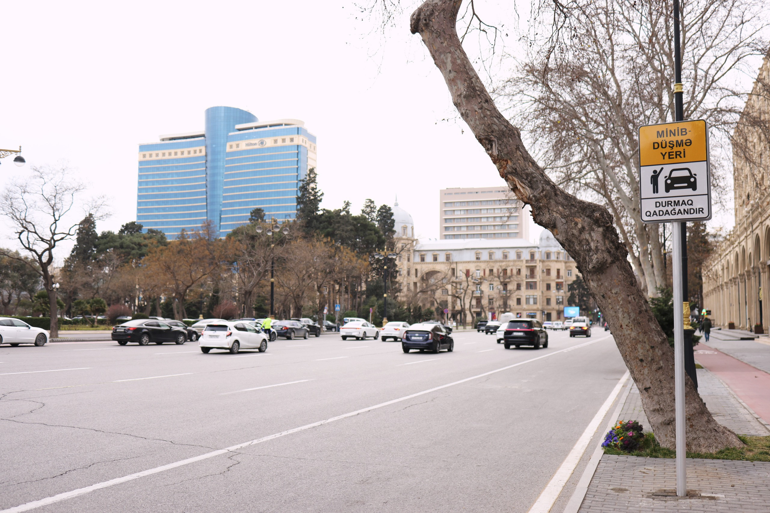 Avtobus zolaqlarında yeni minib-düşmə yerləri yaradıldı - FOTOLAR