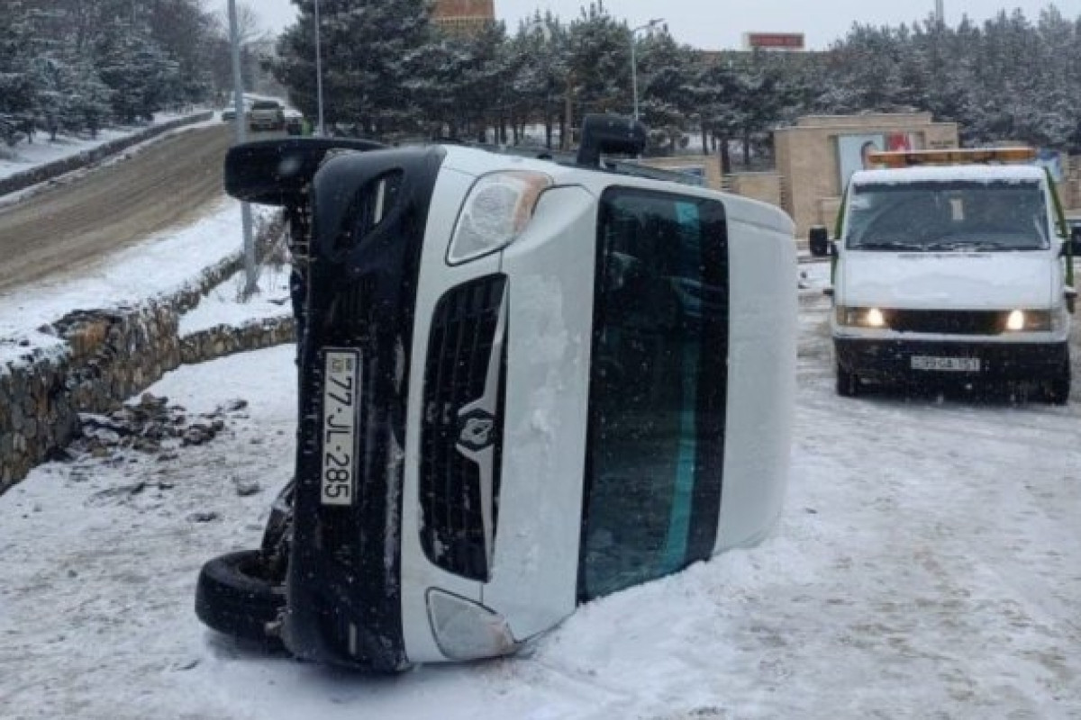 Qusarda avtobus aşdı - Xəsarət alanlar var
