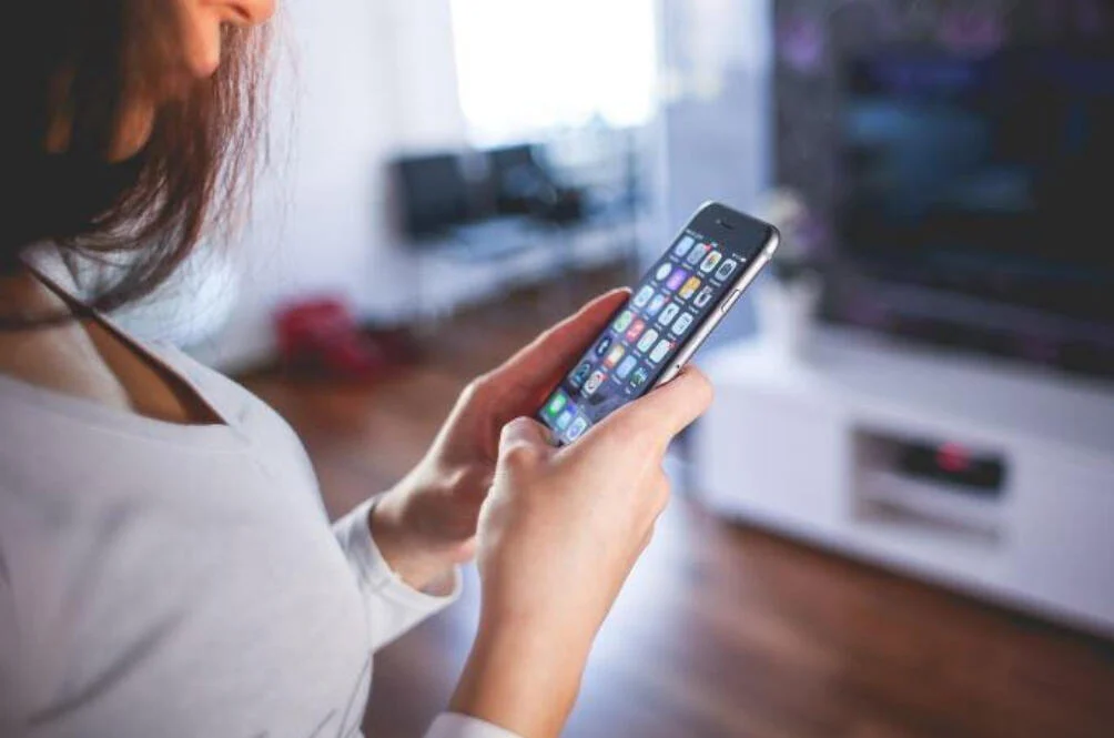 Xaricdən bir telefon gətirsəniz də, bu halda rüsum ödəyəcəksiniz