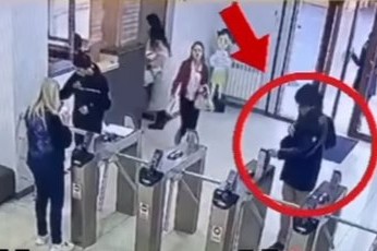 Müəllimini güllələyən şagird liseyə silahla belə daxil olub&nbsp;- VİDEO