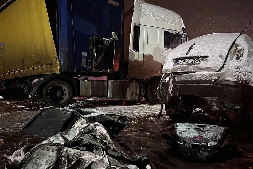 Ərzurumda TIR ilə avtomobil toqquşub: ölənlər var